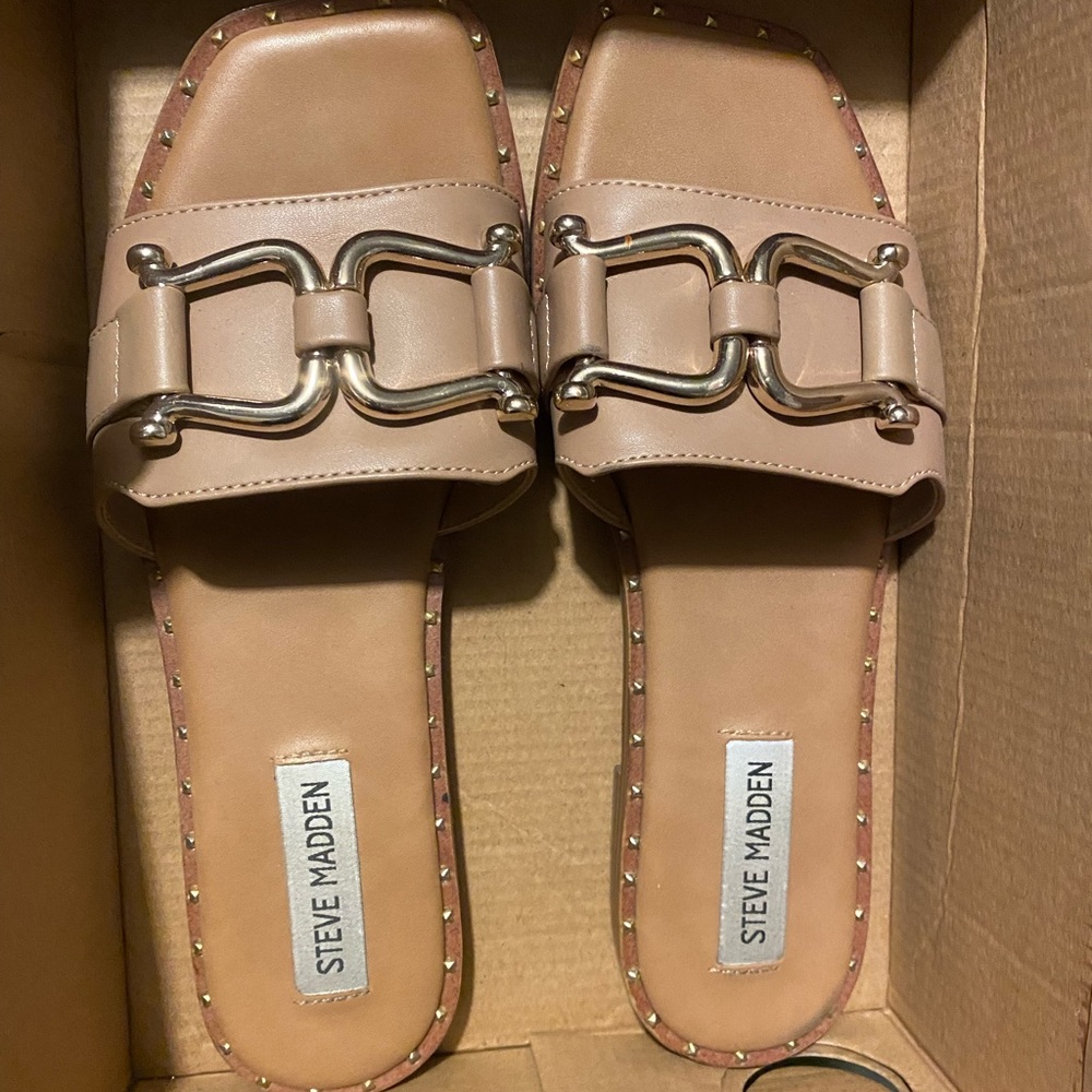 Steve Madden slip on Sandles